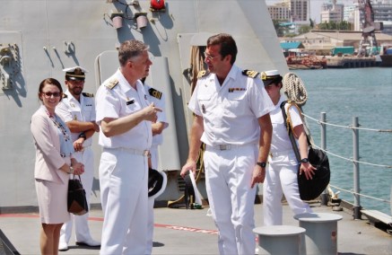 the-two-commanders-talking-on-board-esps-relampago-1024x666